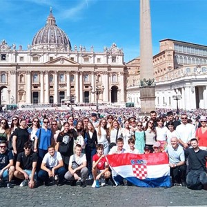Najuspješniji vjeroučenici na nagradnom hodočašću u Rimu